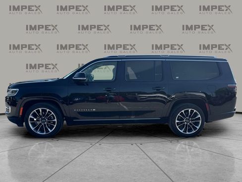Used 2024 Jeep Wagoneer L Series III w/ Premium Group I AWD/4WD image 2