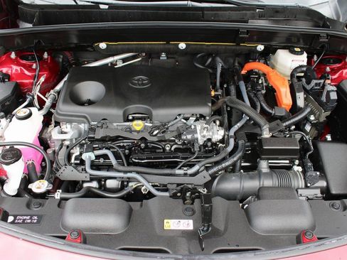 Used 2024 Toyota Venza XLE image 32