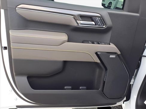 Used 2025 Chevrolet Silverado 1500 ZR2 image 8