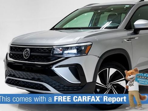 Used 2023 Volkswagen Taos SE w/ Panoramic Sunroof Package AWD/4WD image 2