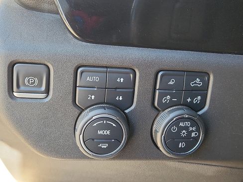 Used 2022 Chevrolet Silverado 1500 LT Trail Boss w/ LT Trail Boss Premium Package image 17