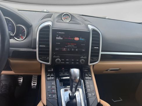 Used 2018 Porsche Cayenne S w/ Premium Package AWD/4WD image 10