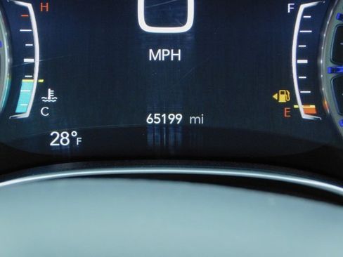 Used 2024 Chrysler Pacifica Limited image 19