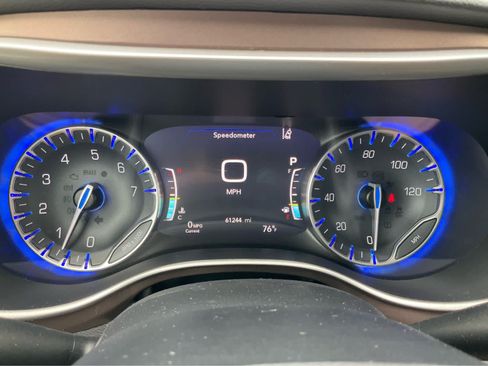 Used 2019 Chrysler Pacifica Touring Plus w/ Advanced Safetytec Group FWD image 14