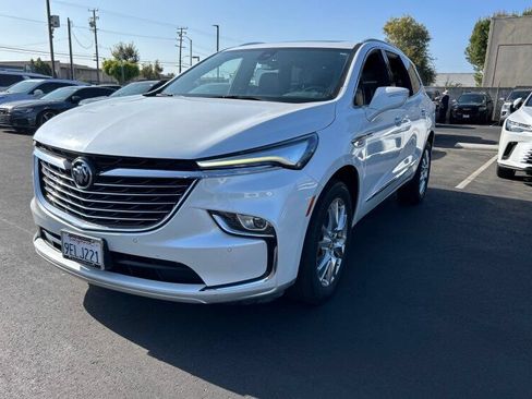 Used 2023 Buick Enclave Essence w/ Experience Buick Package FWD image 2