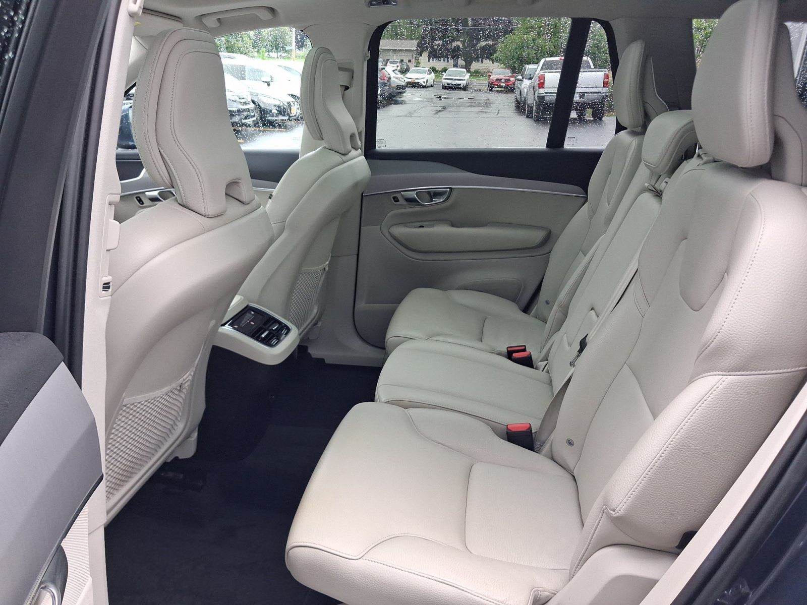 Used 2022 Volvo XC90 T5 Momentum w/ Climate Package AWD/4WD image 18