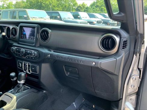 Used 2018 Jeep Wrangler Unlimited Sport S AWD/4WD image 17