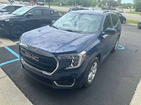 Used 2022 GMC Terrain SLE w/ Driver Convenience Package FWD image 2