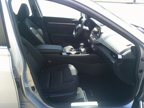 Used 2023 Nissan Altima 2.5 SV AWD/4WD image 26