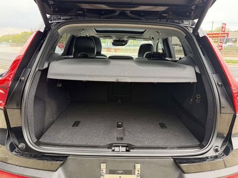 Used 2019 Volvo XC40 T5 Momentum AWD/4WD image 8