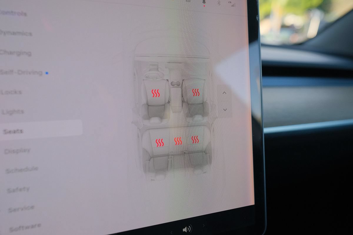 Used 2020 Tesla Model 3 Standard Range RWD image 19
