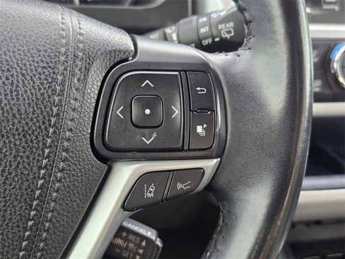 Used 2019 Toyota Highlander image 29