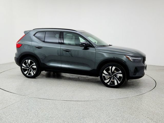 New 2026 Volvo XC40 B5 Ultra w/ Climate Package AWD/4WD image 3