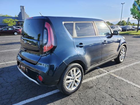 Used 2017 Kia Soul + FWD image 12