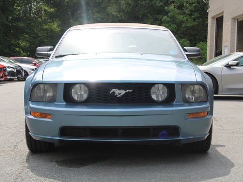 Used 2006 Ford Mustang GT RWD image 2