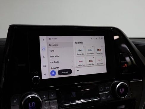 Used 2023 Toyota Highlander XLE image 22