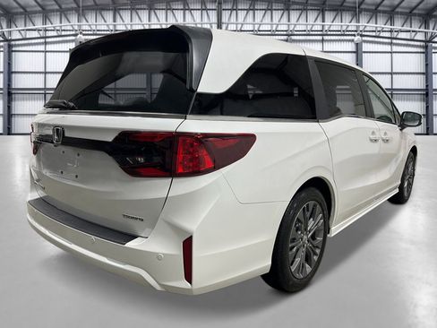 New 2026 Honda Odyssey Touring image 5