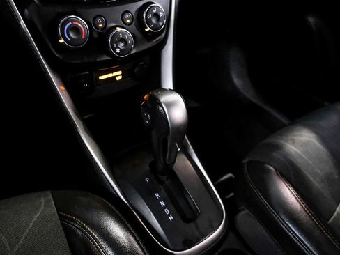 Used 2020 Chevrolet Trax LT w/ LT Convenience Package image 24