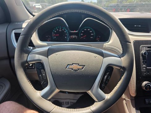Used 2017 Chevrolet Traverse LT FWD image 14