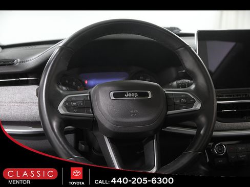 Used 2022 Jeep Compass Latitude w/ Sun and Sound Group AWD/4WD image 7
