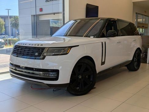 Used 2023 Land Rover Range Rover Long Wheelbase SE image 1