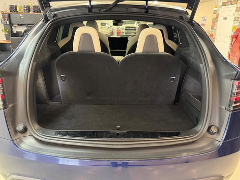 Used 2022 Tesla Model X image 25