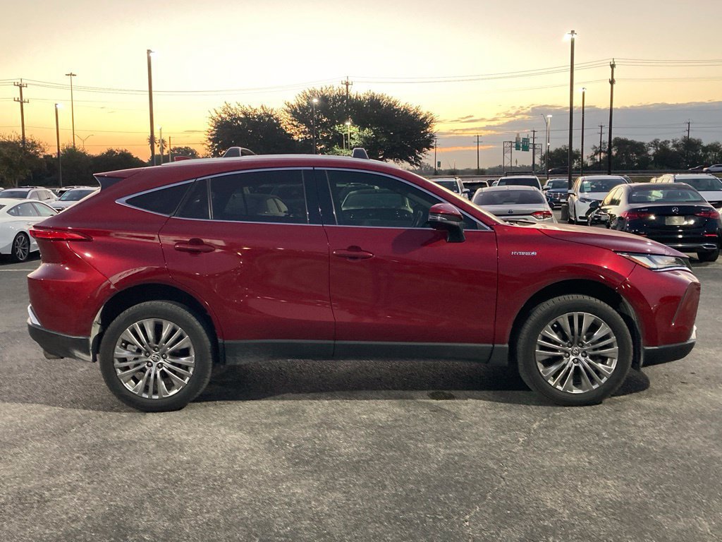 Used 2021 Toyota Venza XLE AWD/4WD image 4