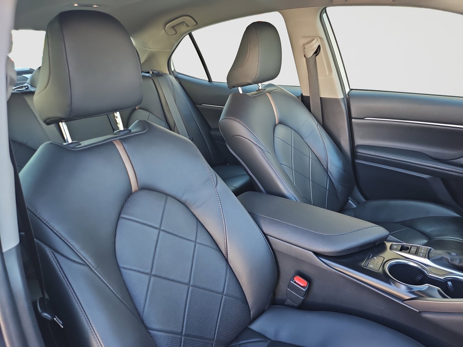 Used 2019 Toyota Camry XLE FWD image 16