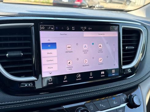 Used 2024 Chrysler Pacifica Touring-L AWD/4WD image 24