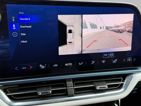 Used 2025 Chevrolet Equinox EV LT w/ Convenience Package image 7