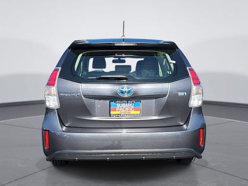 Used 2017 Toyota Prius V Four w/ Carpet Mat Package FWD image 4