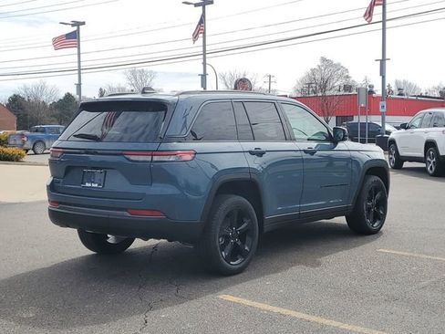 New 2026 Jeep Grand Cherokee Limited w/ Limited Altitude Package AWD/4WD image 5