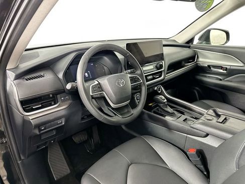 Used 2025 Toyota Grand Highlander AWD image 18