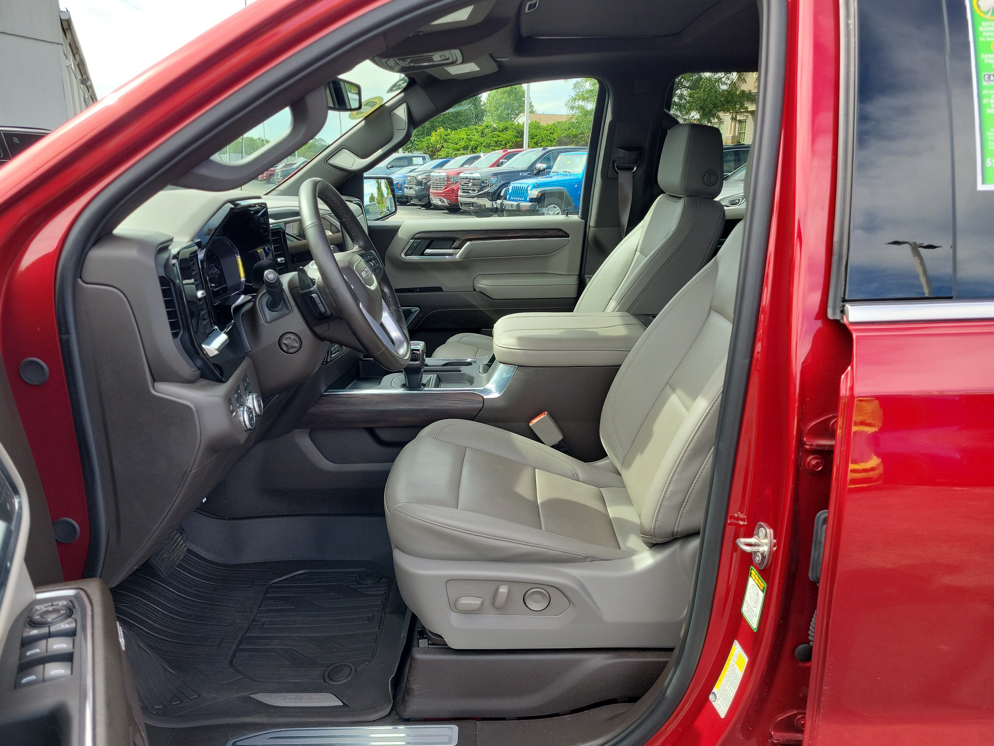 Used 2024 GMC Sierra 1500 SLT w/ SLT Premium Plus Package AWD/4WD image 15