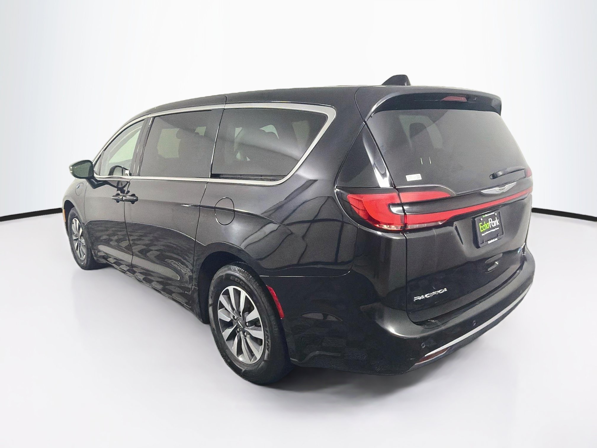 Used 2023 Chrysler Pacifica Touring-L FWD image 5