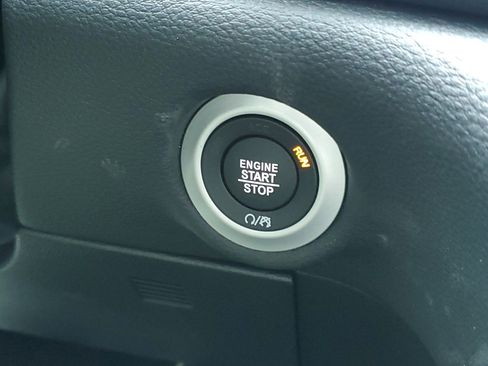 New 2026 Chrysler Pacifica Select image 30