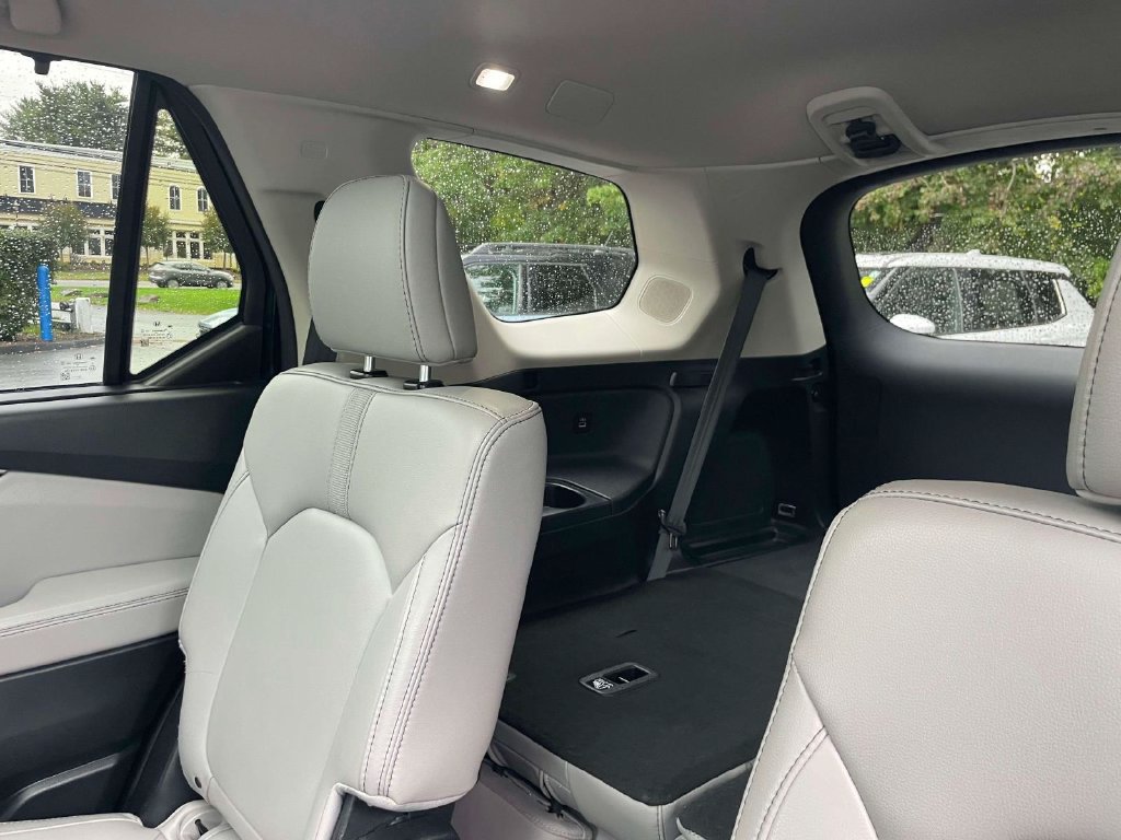 Used 2023 Honda Pilot Touring image 13