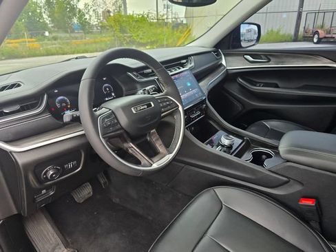 Used 2023 Jeep Grand Cherokee L Limited AWD/4WD image 12