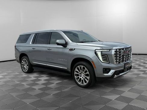 Certified 2025 GMC Yukon XL Denali AWD/4WD image 7