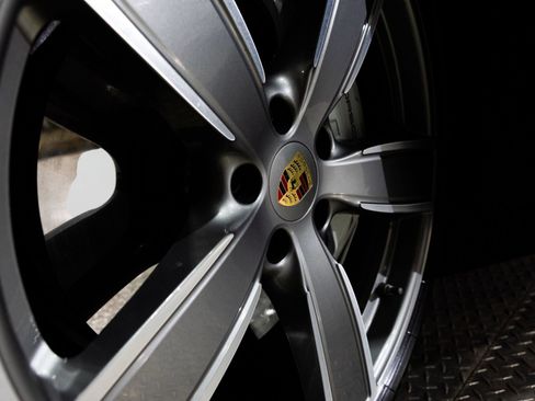 Used 2023 Porsche Cayenne Turbo AWD/4WD image 24