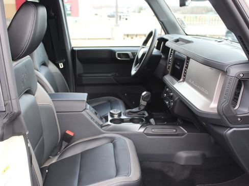 New 2025 Ford Bronco Outer Banks image 14