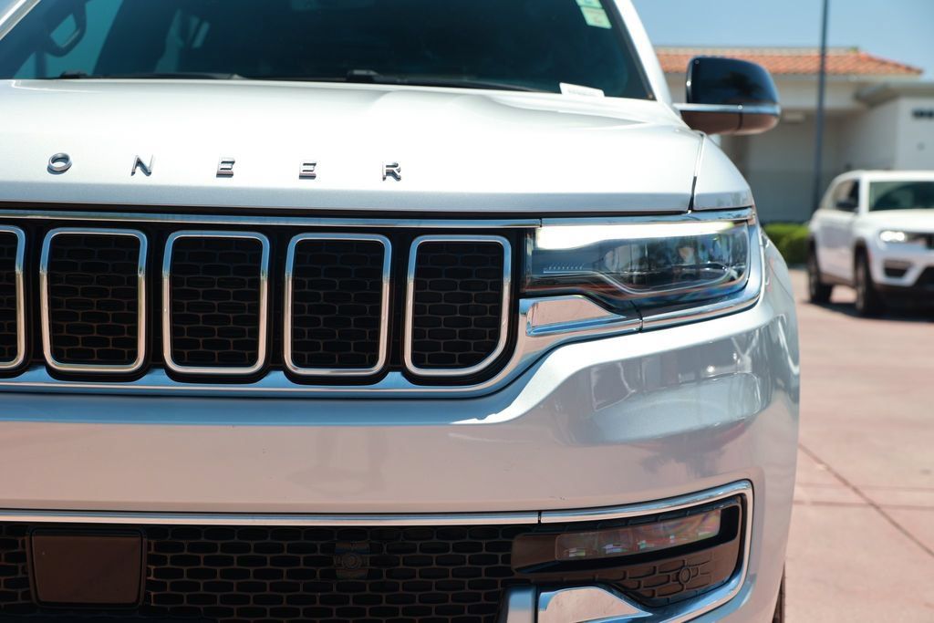 Used 2023 Jeep Wagoneer Series II AWD/4WD image 5