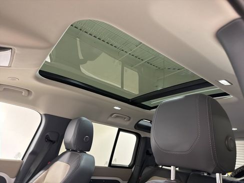 Used 2024 Land Rover Defender 110 X-Dynamic SE image 19