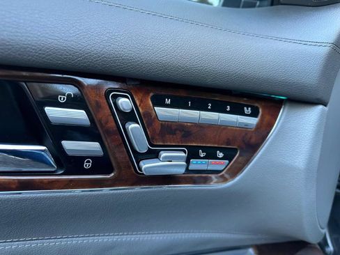 Used 2010 Mercedes-Benz CL 550 4MATIC w/ Sport Pkg image 21