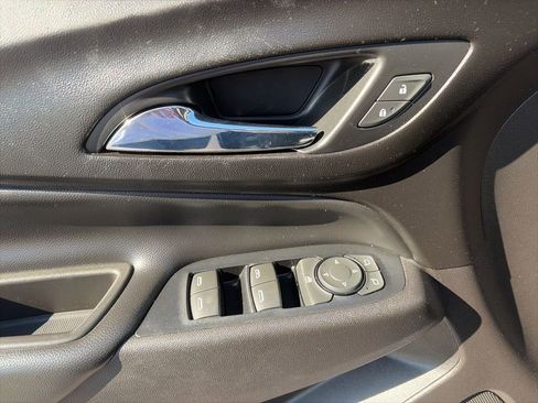 Used 2018 Chevrolet Equinox LT image 14