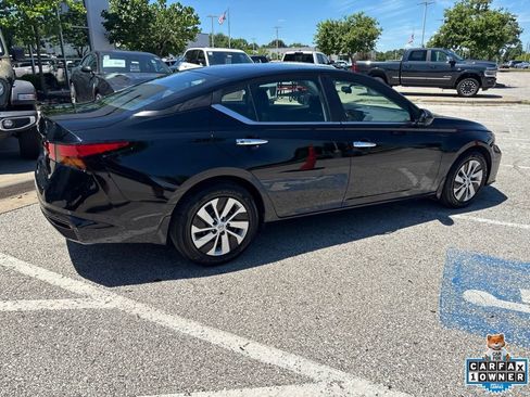 Used 2024 Nissan Altima 2.5 S FWD image 28