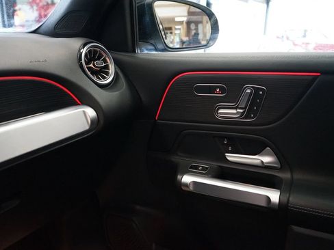 Used 2023 Mercedes-Benz GLB 250 4MATIC w/ Premium Package image 42