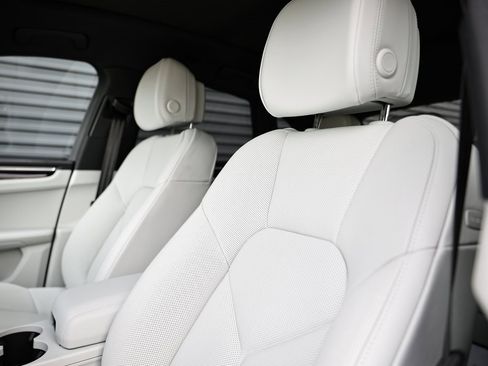 New 2026 Porsche Macan image 26