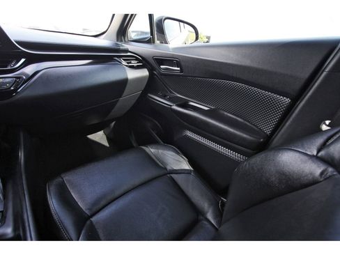 Used 2018 Toyota C-HR XLE FWD image 13