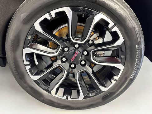 Used 2023 GMC Yukon Denali w/ Denali Reserve Package image 34